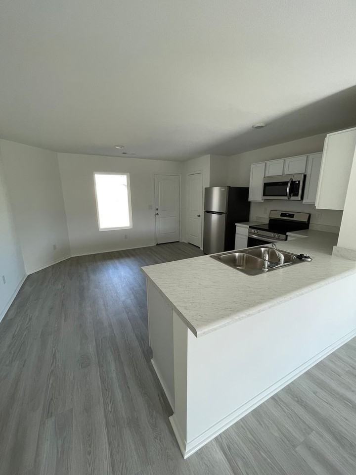 5104 Yukon Dr - Photo 5 of 15