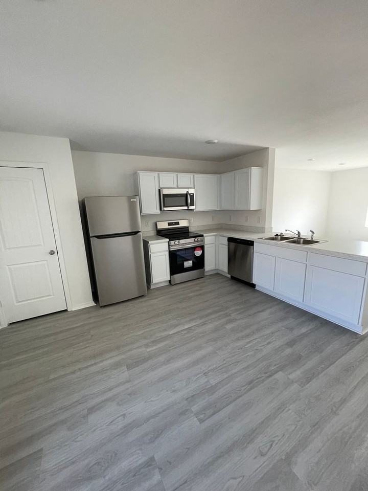 5104 Yukon Dr - Photo 6 of 15