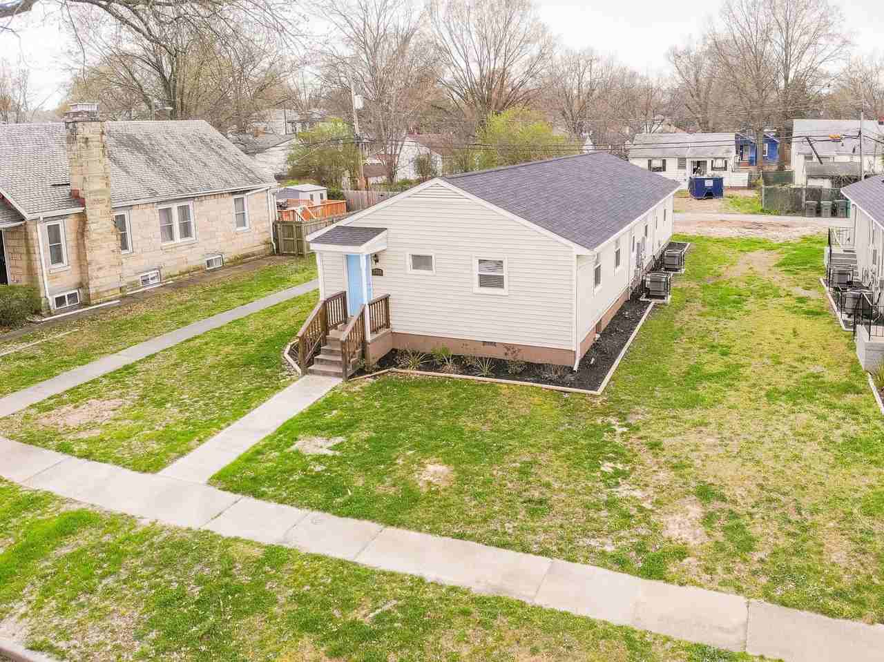 220 W 31st St #A