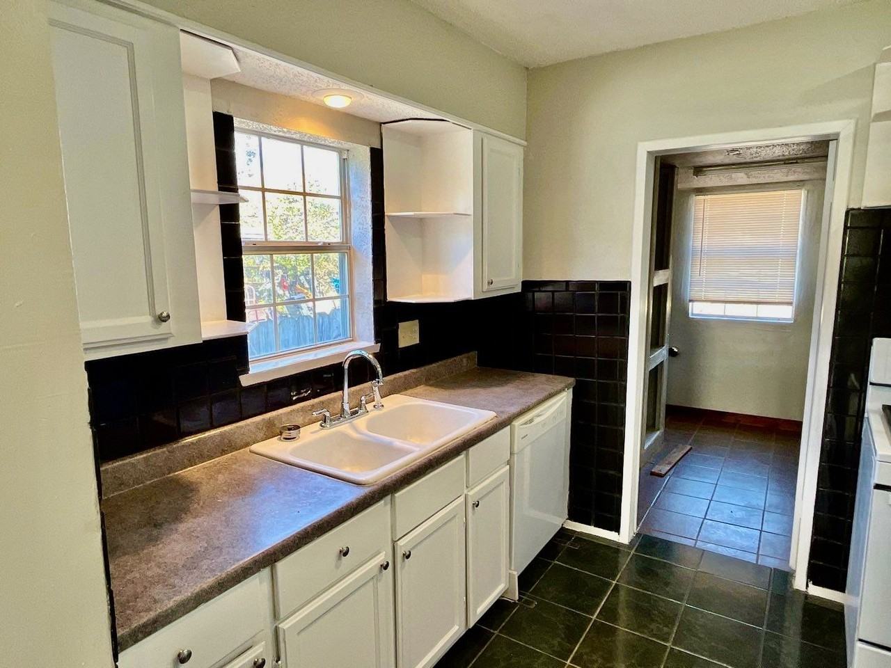 3021 Nw 13th St - Photo 3 of 21