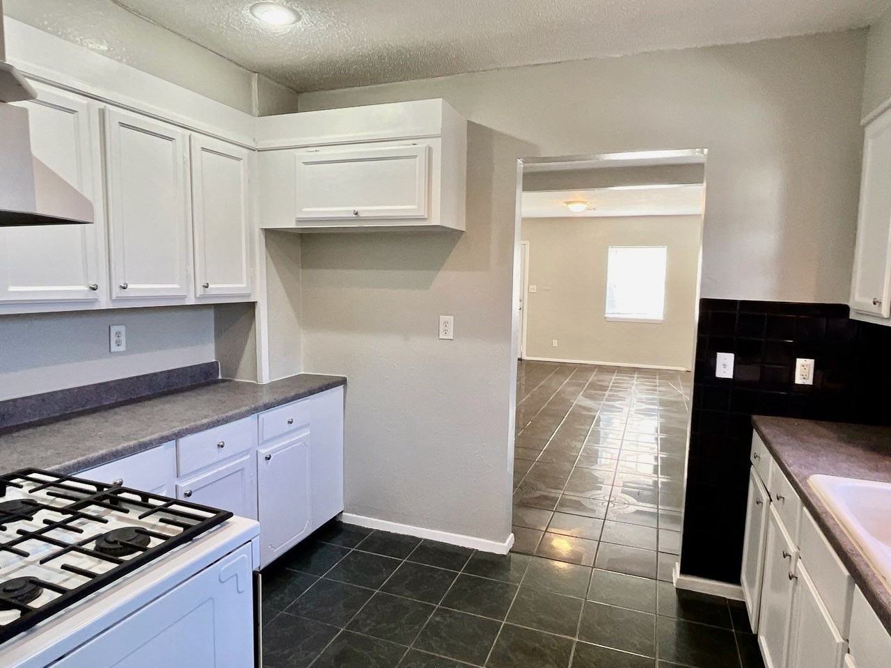 3021 Nw 13th St - Photo 6 of 21