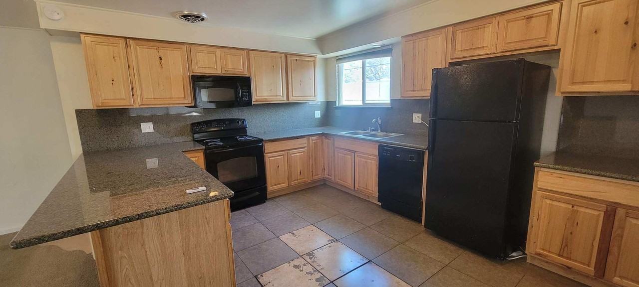 230 Arletta St - Photo 2 of 21