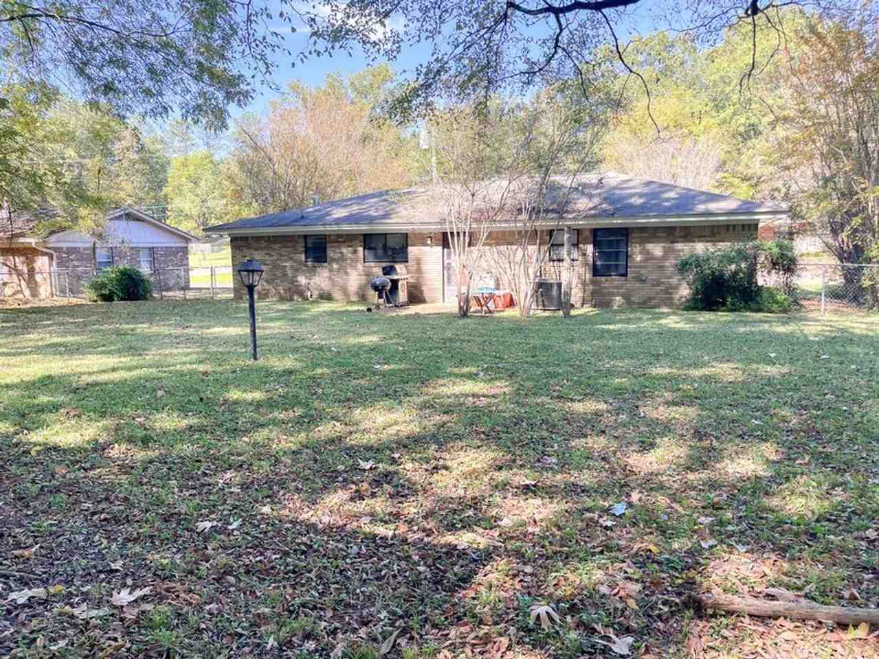 2607 Maple Dr - Photo 2 of 15