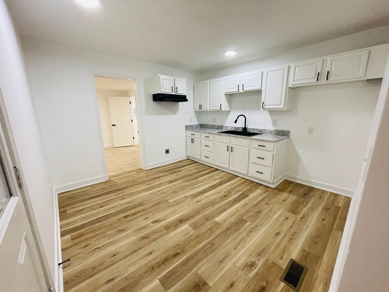 6611 E Wakefield Dr - Photo 3 of 8
