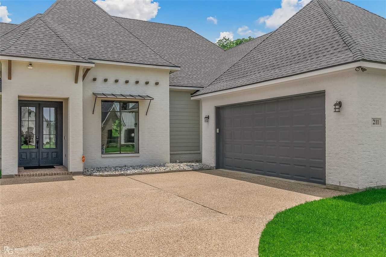 211 Conti Way - Photo 2 of 30