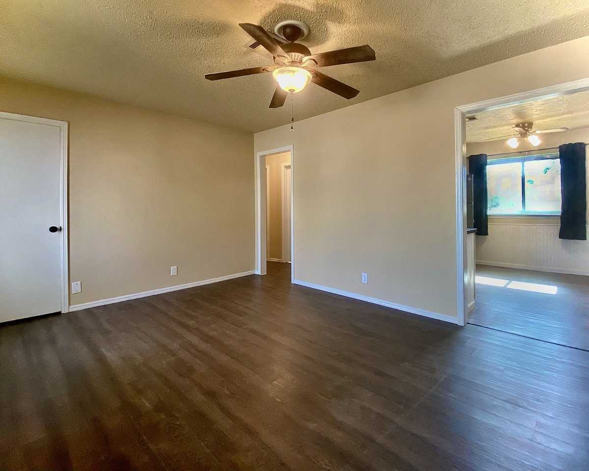 324 E Greenwood Ln #NA - Photo 2 of 9