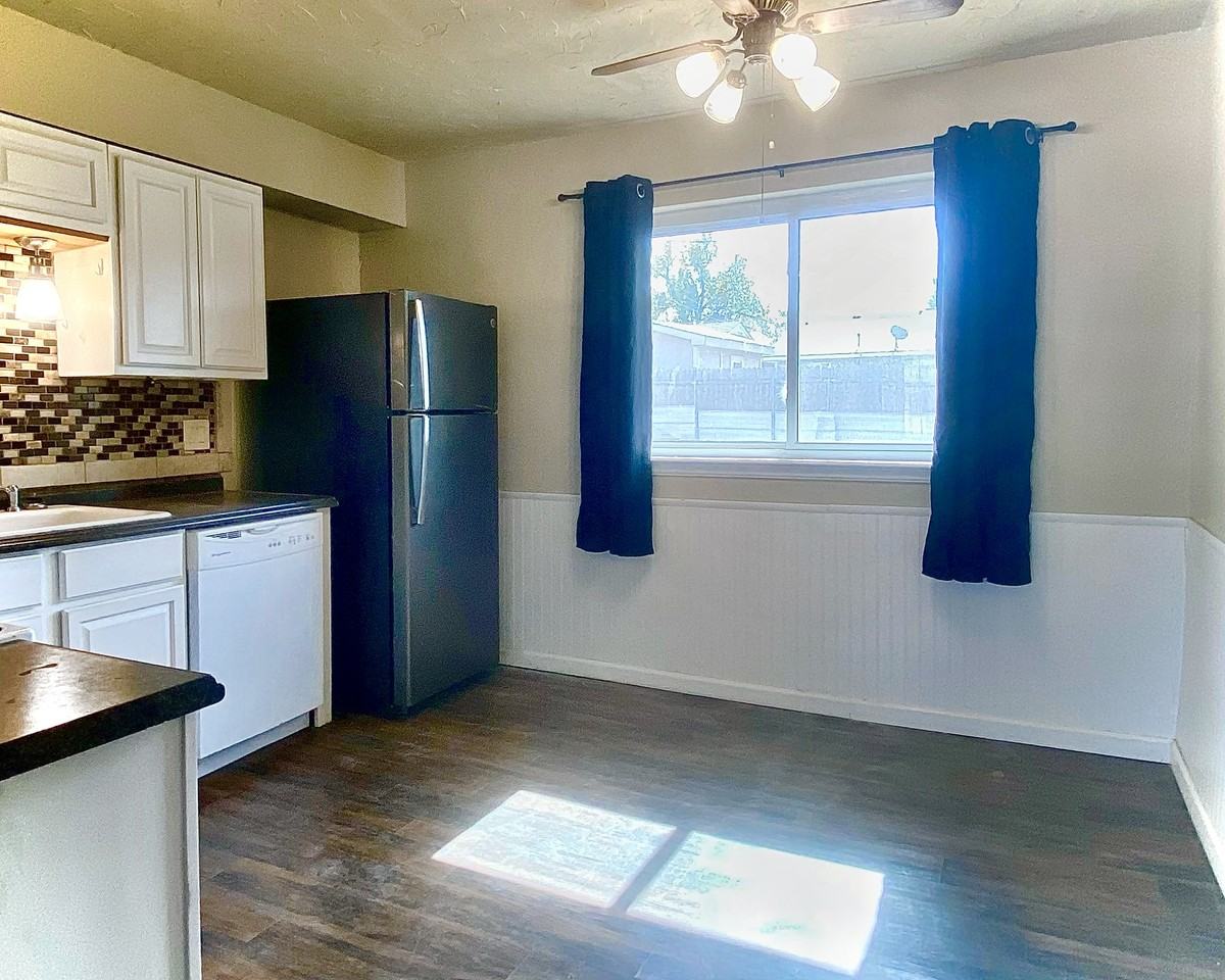 324 E Greenwood Ln #NA - Photo 3 of 9