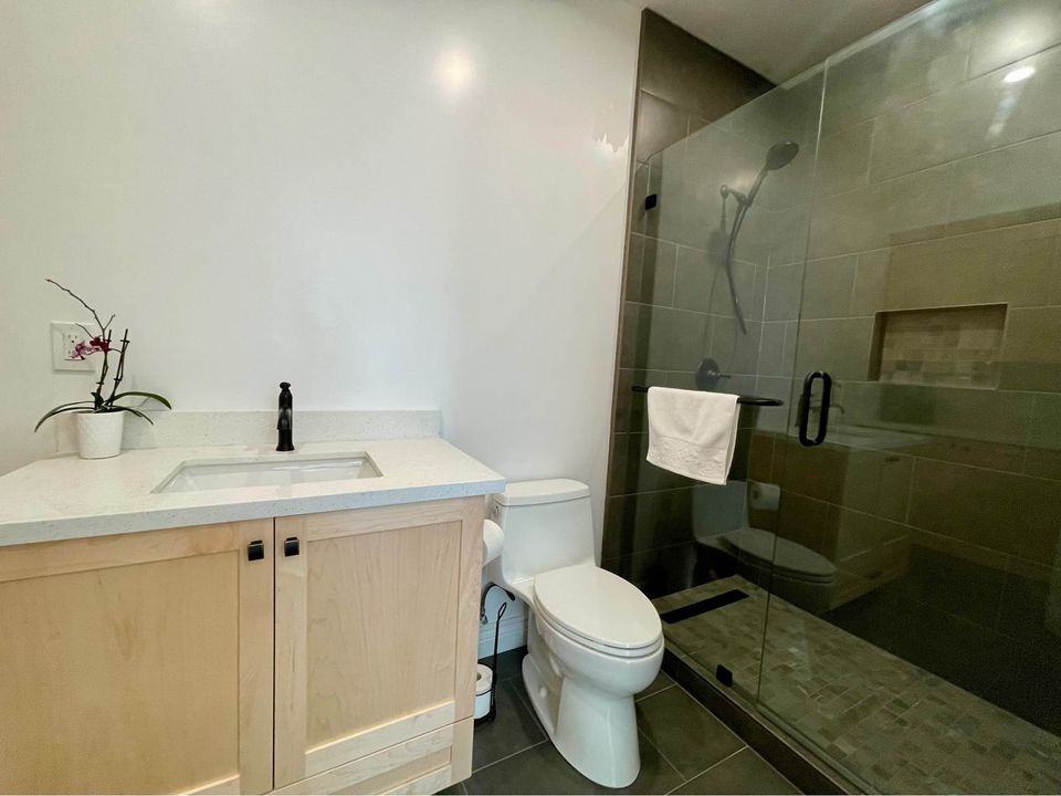 Shore Rd #ADU - Photo 3 of 7