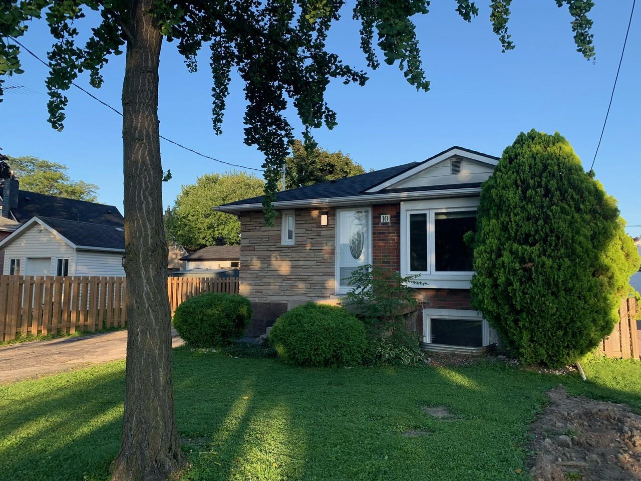 10 Viceroy Crt - Photo 2 of 15