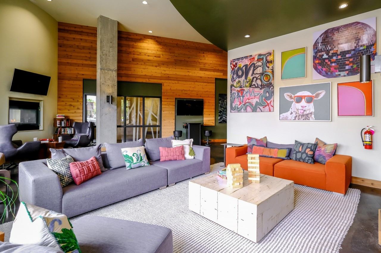 Elan Redmond - Photo 7 of 30