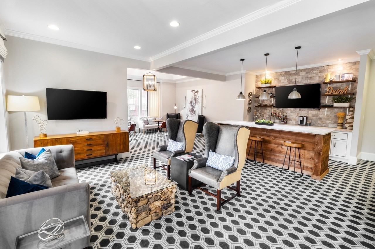 Pointe at Suwanee Station - Photo 6 of 48