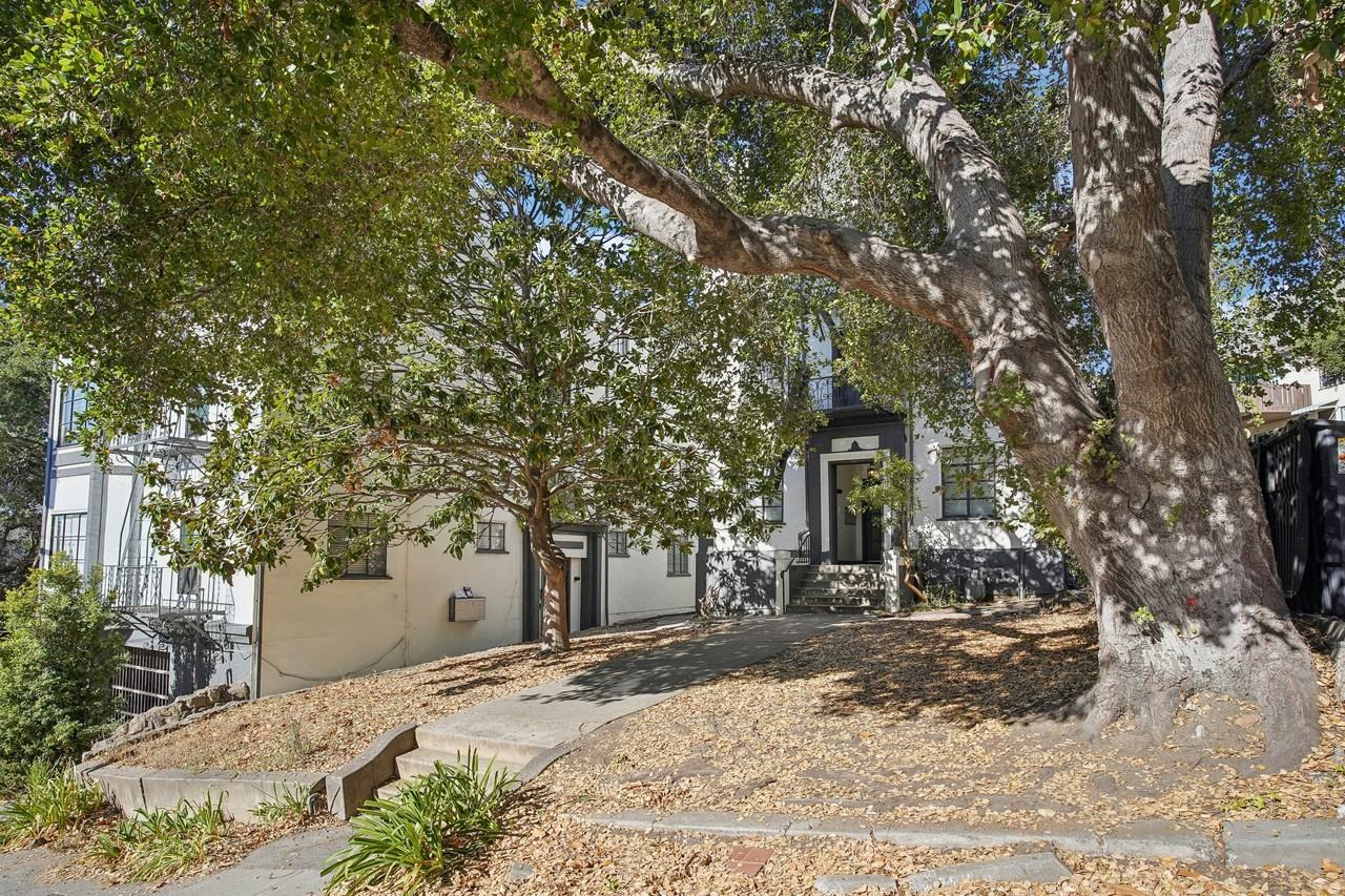 2363 Le Conte Avenue - Photo 3 of 8