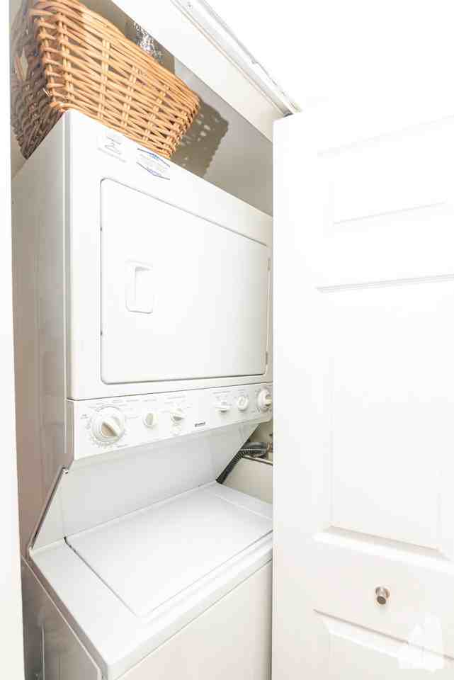 6253 N Greenview Ave #2 - Photo 2 of 8