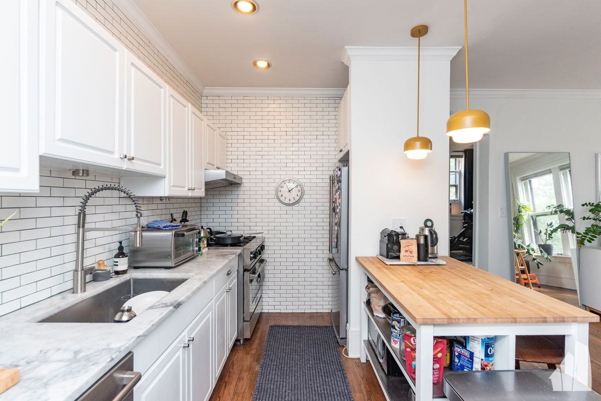 6253 N Greenview Ave #2 - Photo 3 of 8