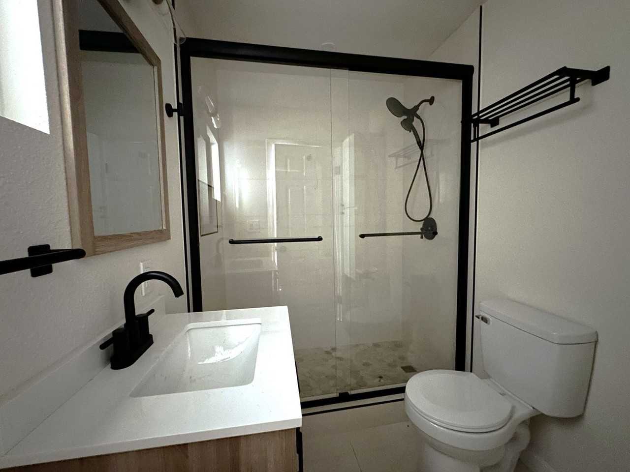 739 Hollister St #E - Photo 4 of 6