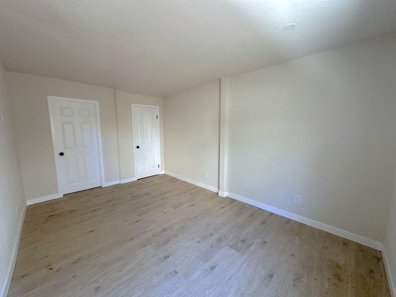 739 Hollister St #E - Photo 5 of 6