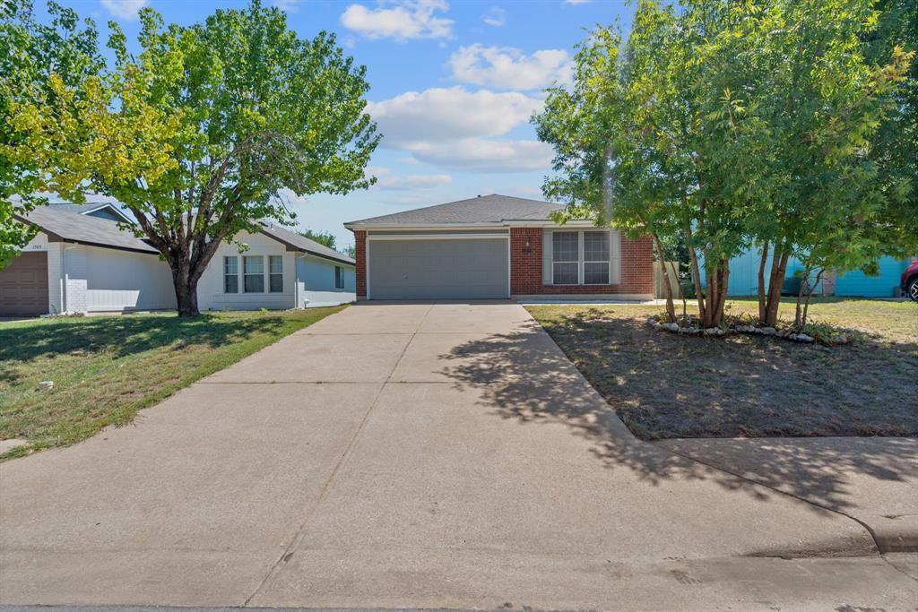 1507 Hollow Tree Blvd - Photo 2 of 8