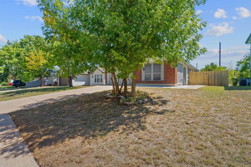 1507 Hollow Tree Blvd - Photo 3 of 8