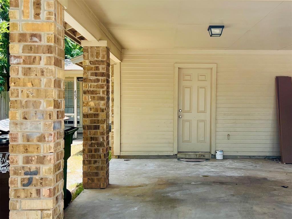 407 Country Aire Dr - Photo 3 of 8