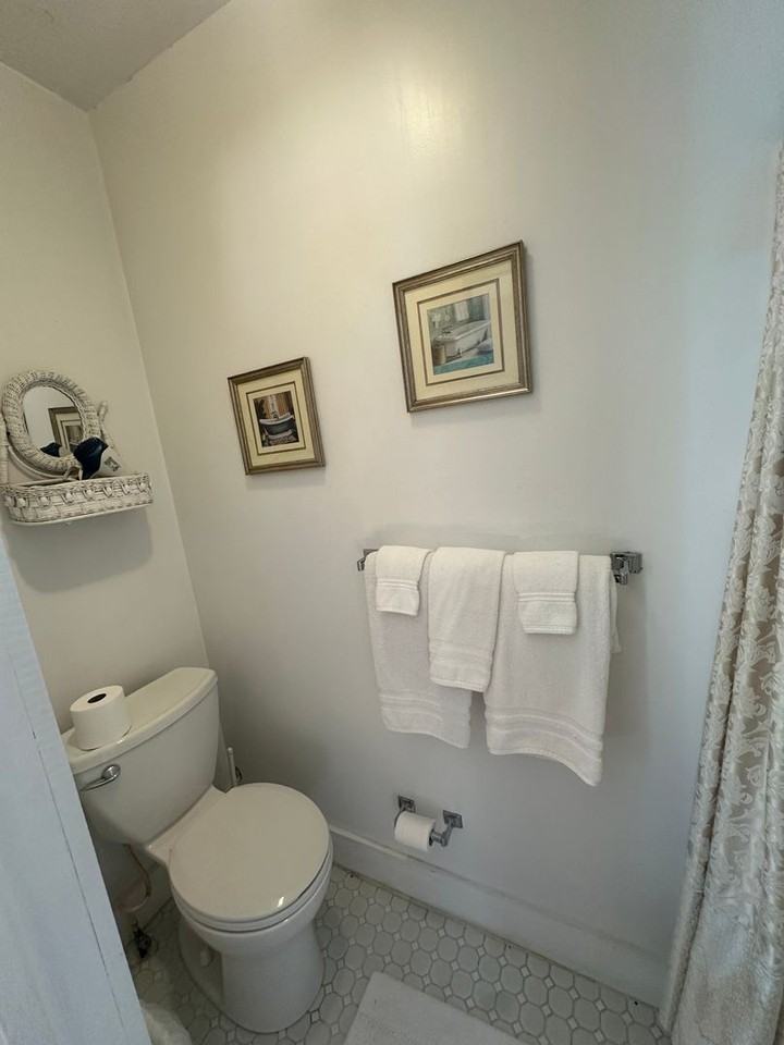 Thornewood Inn - Photo 3 of 14