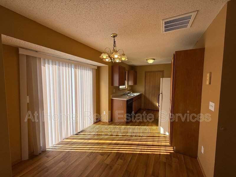 3104 W Webster St - Photo 3 of 11