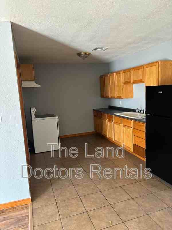 218 E 14th St #B - Photo 2 of 8