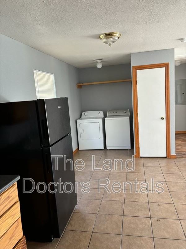 218 E 14th St #B - Photo 3 of 8