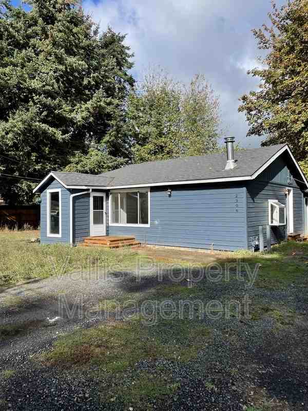 2306 Jefferson St - Photo 2 of 15