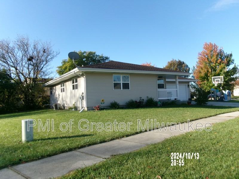 9415 W Laramie Rd - Photo 2 of 13