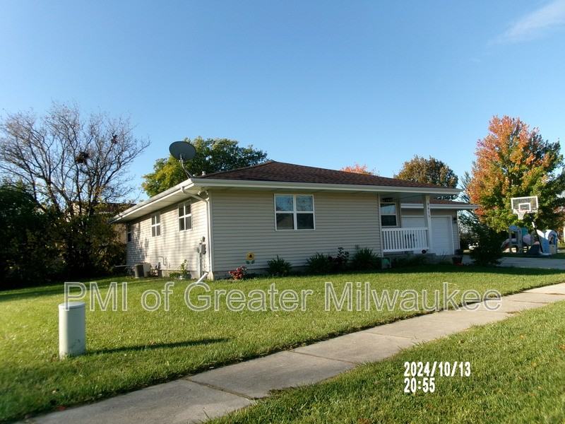 9415 W Laramie Rd - Photo 3 of 13