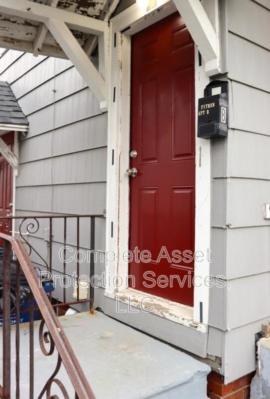 1405 Jefferson Ave #B - Photo 2 of 8