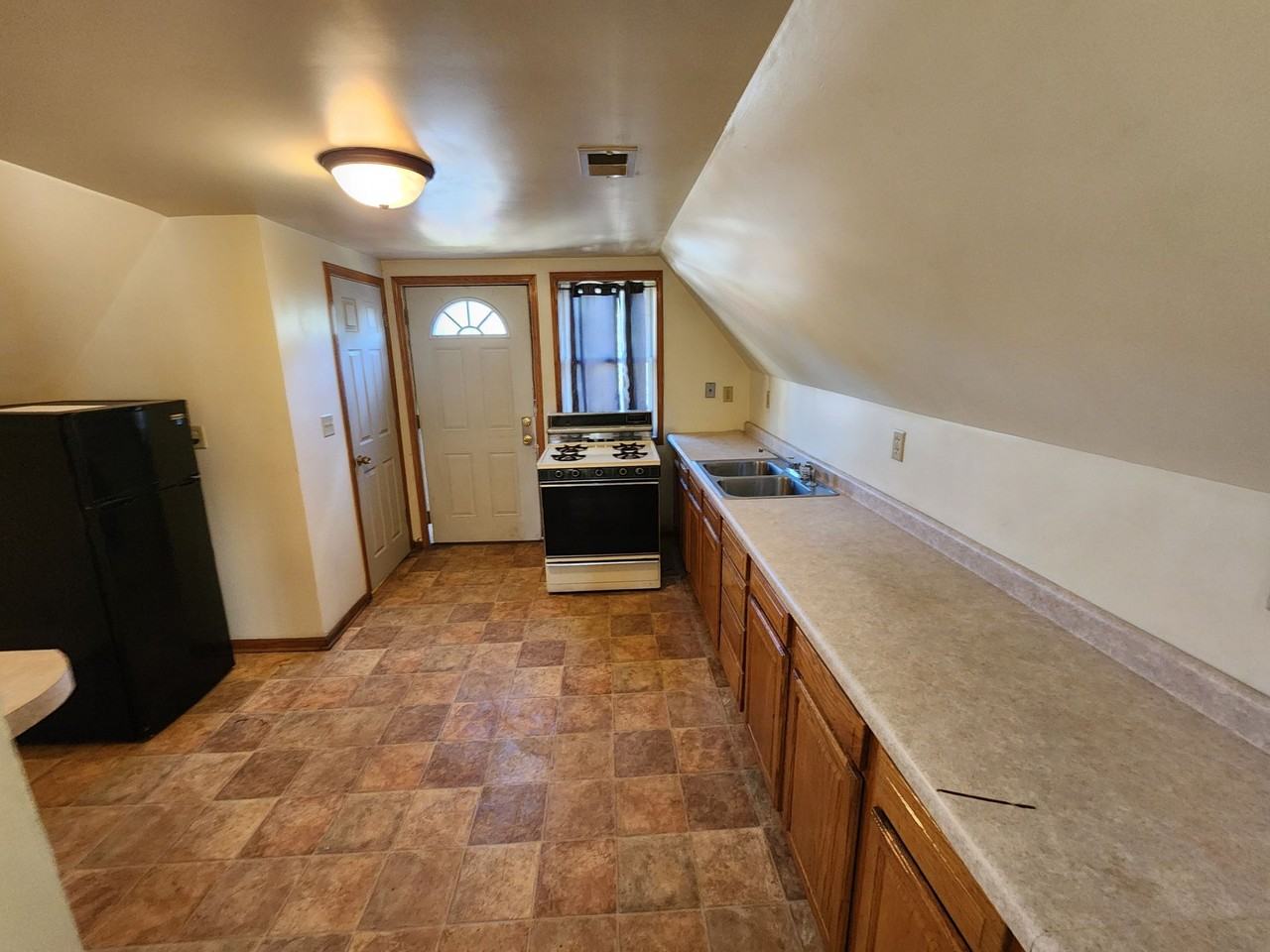 415 Gostlin St - Photo 5 of 12