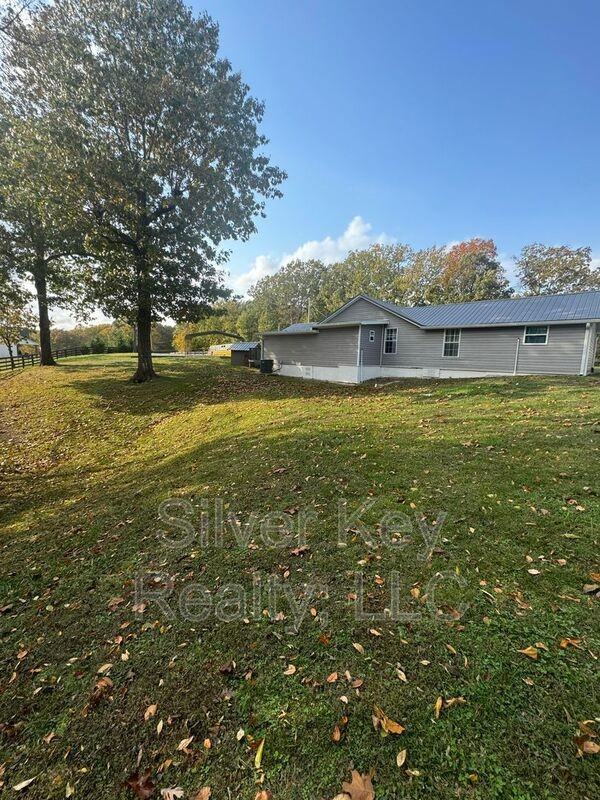 1858 Reed Rd - Photo 3 of 22
