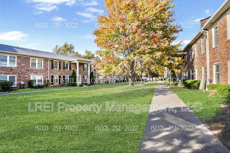 255 Salisbury Sq - Photo 3 of 16