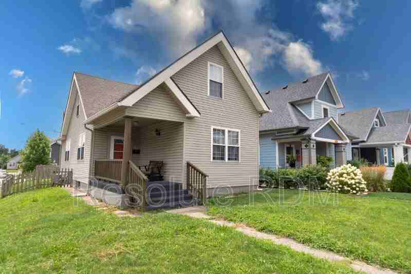 743 Cottage Ave - Photo 2 of 37