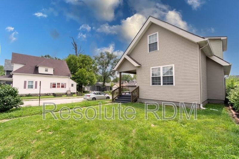 743 Cottage Ave - Photo 3 of 37