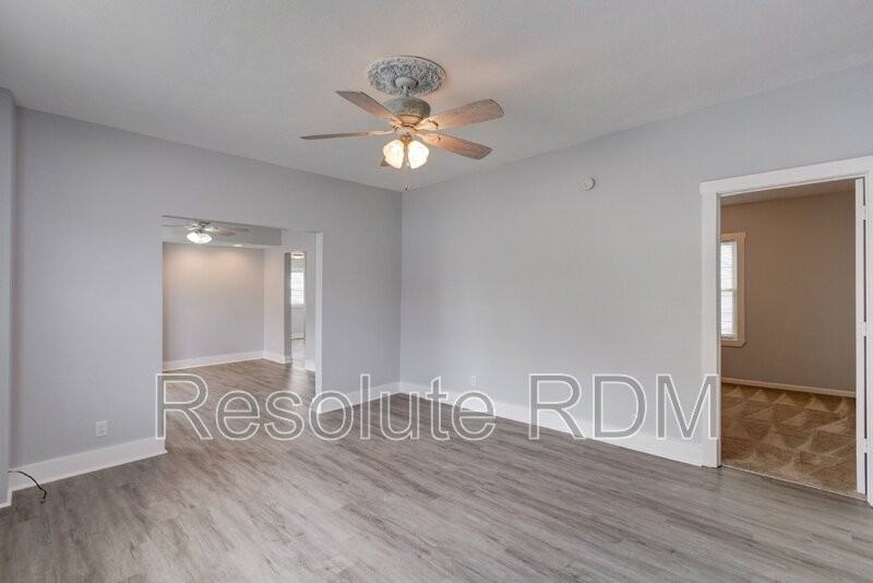743 Cottage Ave - Photo 4 of 37