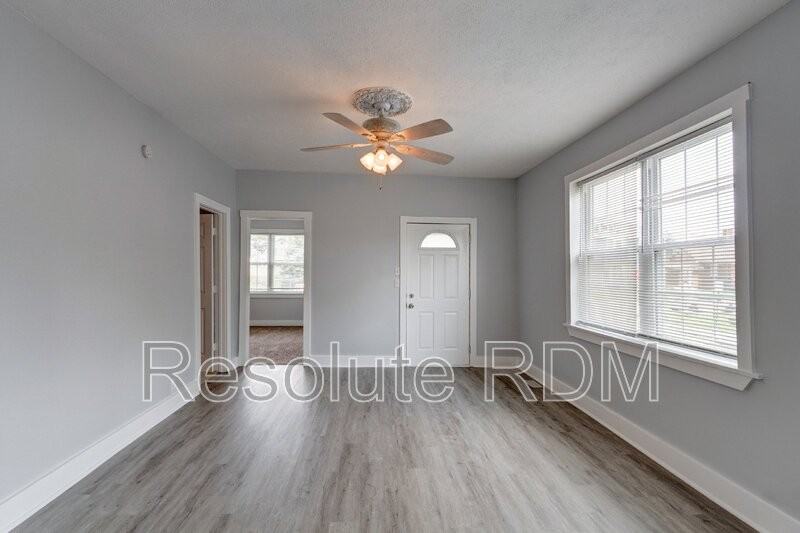 743 Cottage Ave - Photo 6 of 37
