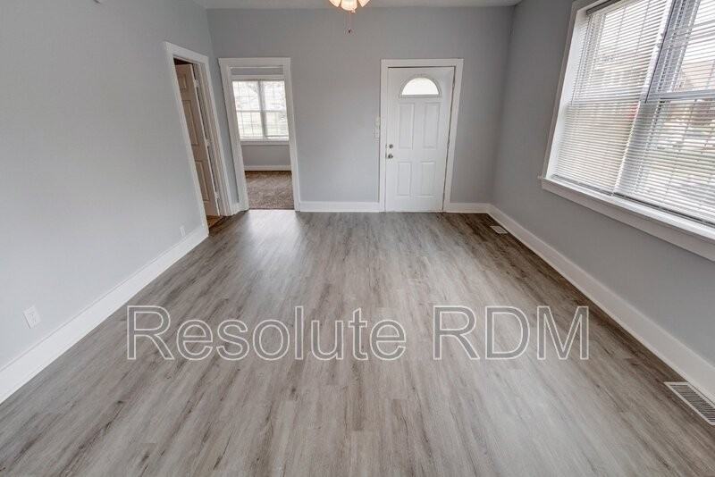 743 Cottage Ave - Photo 7 of 37