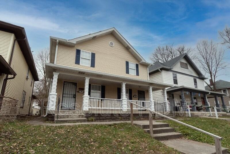 1920 Sugar Grove Ave - Photo 3 of 28