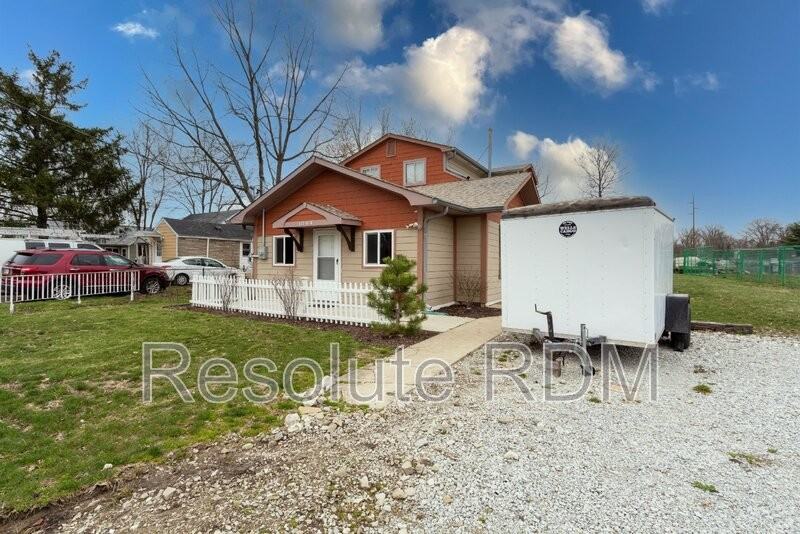 1566 E Dudley Ave - Photo 3 of 25