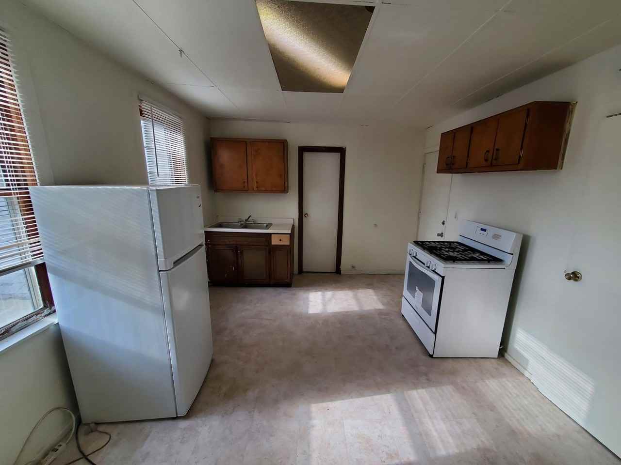 4915 Homerlee Avenue - Photo 2 of 4