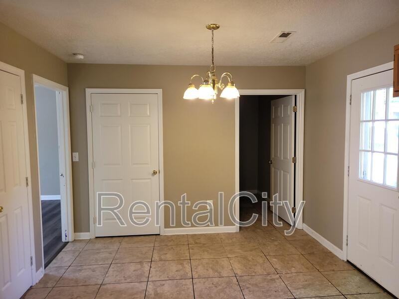 2711 Hillside Dr - Photo 3 of 13