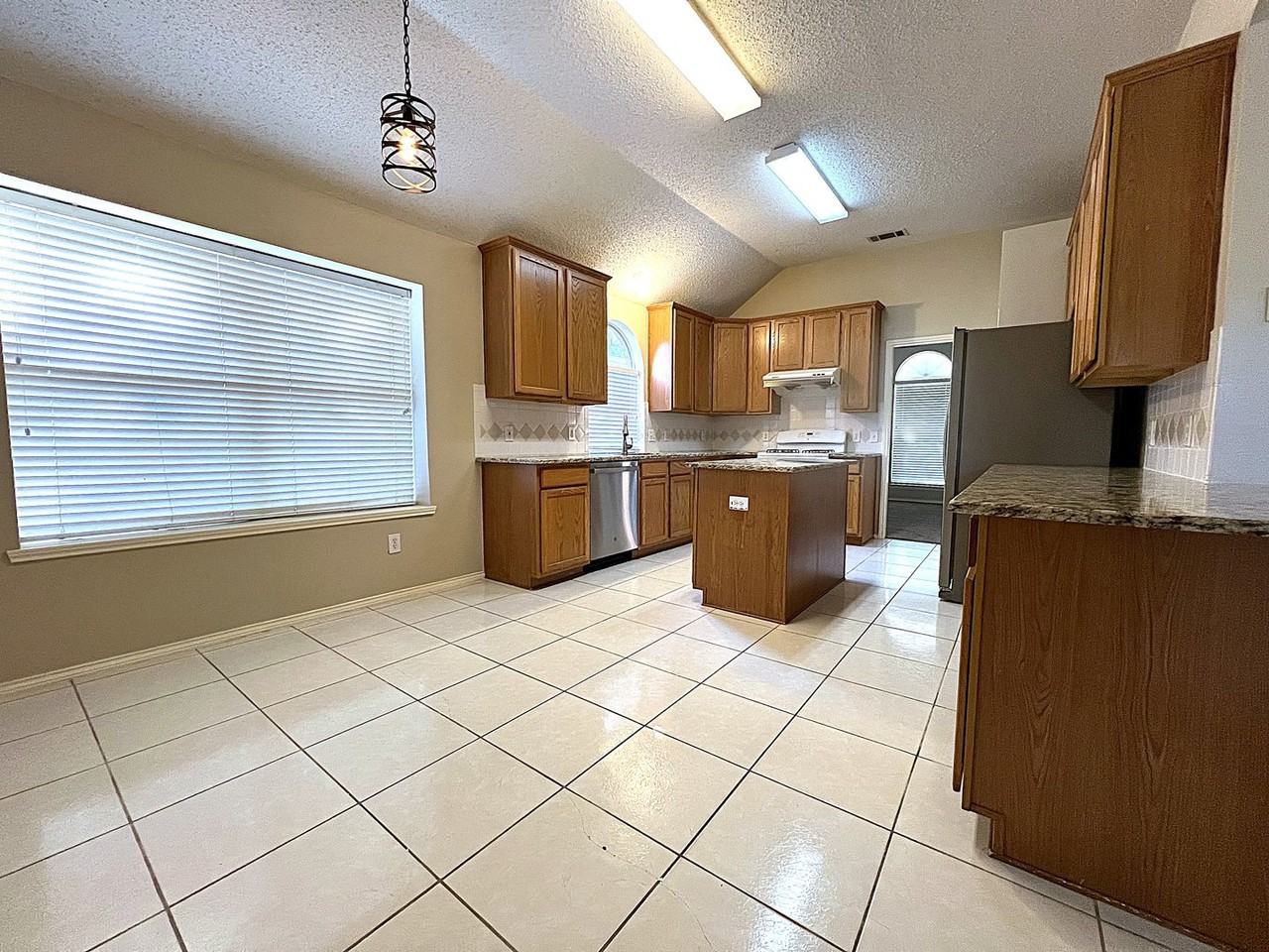 511 Cameron Ln - Photo 4 of 11