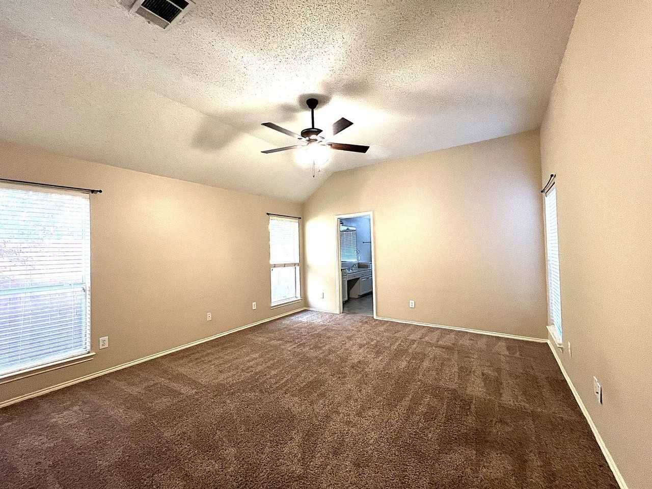 511 Cameron Ln - Photo 5 of 11