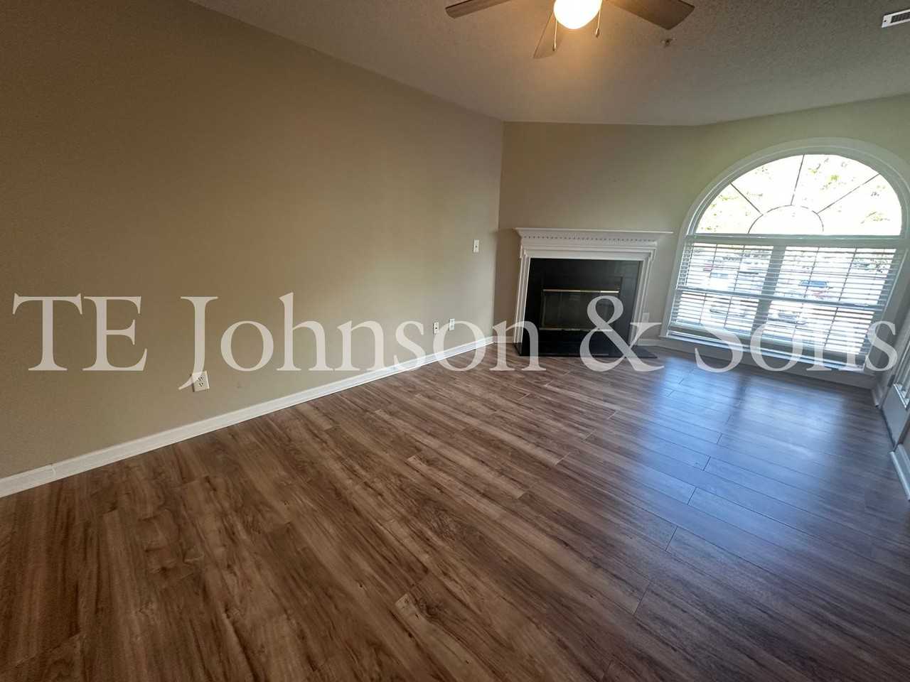 824 Rivertree Ln - Photo 3 of 18