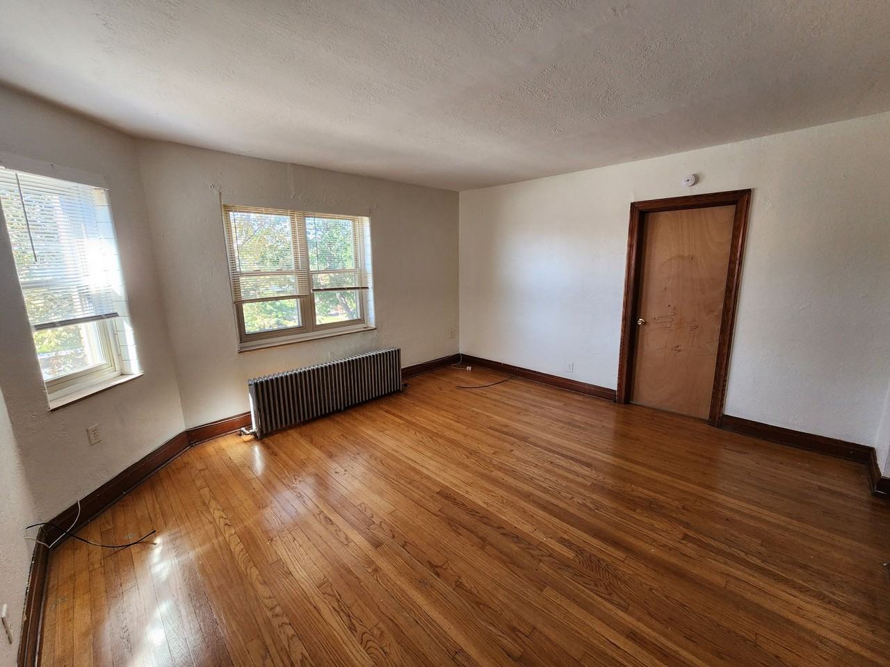 4243 Euclid Avenue - Photo 2 of 4