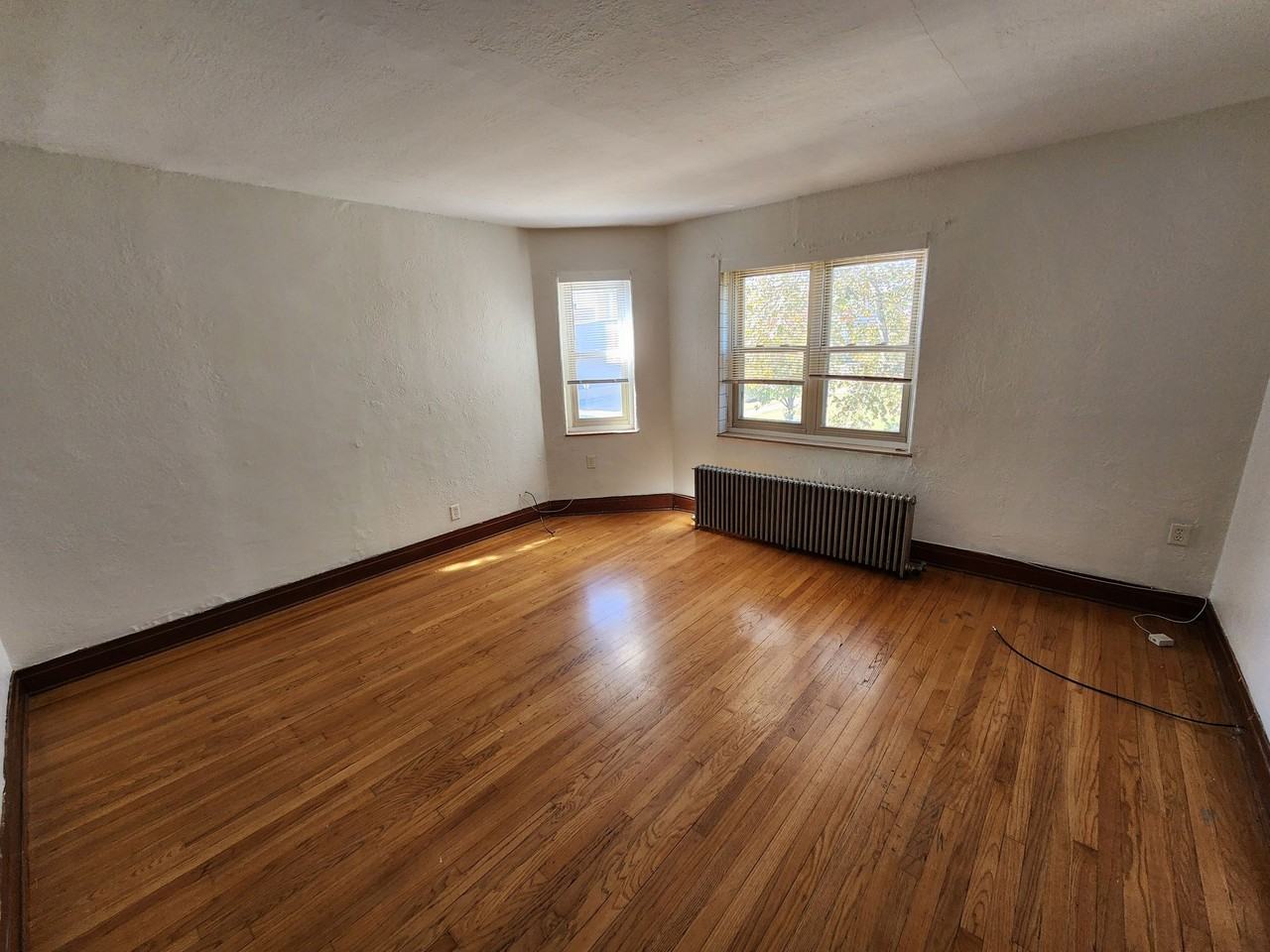 4243 Euclid Avenue - Photo 3 of 4