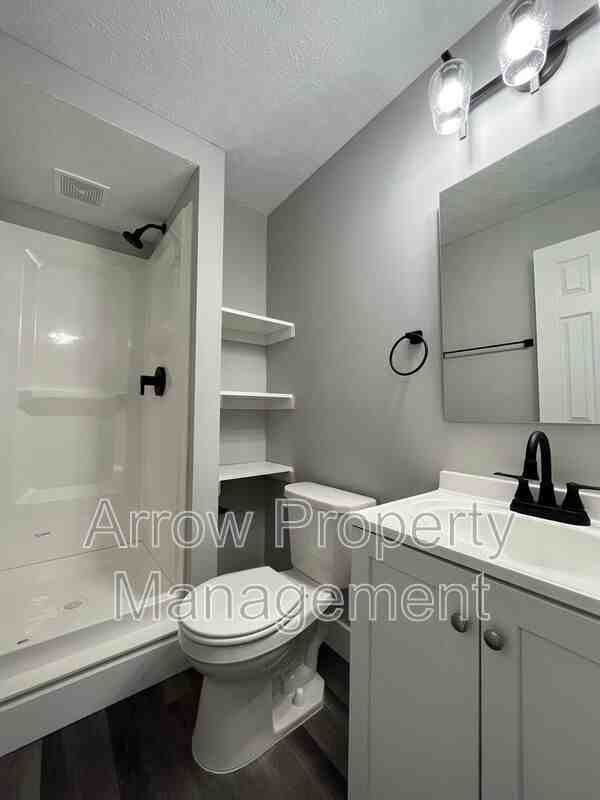 877 N 26th St #13 - Photo 5 of 9