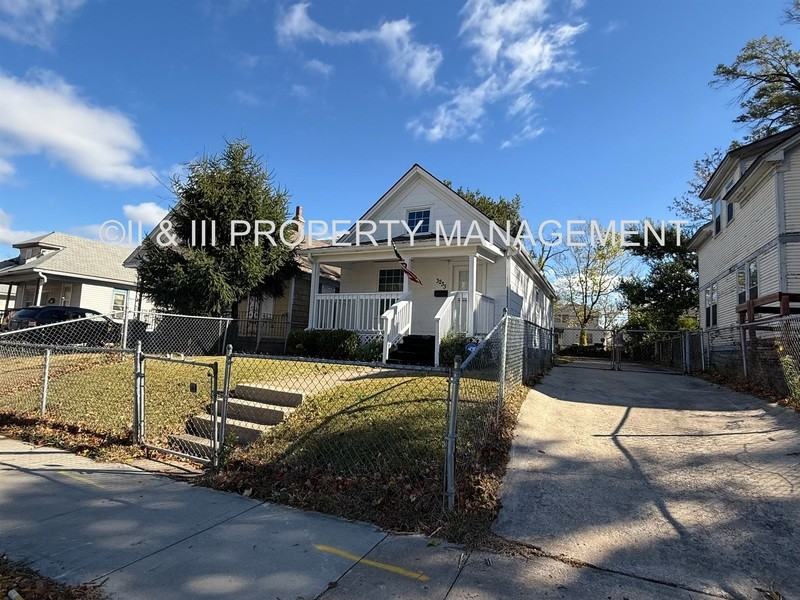 3233 Norton Ave - Photo 3 of 17